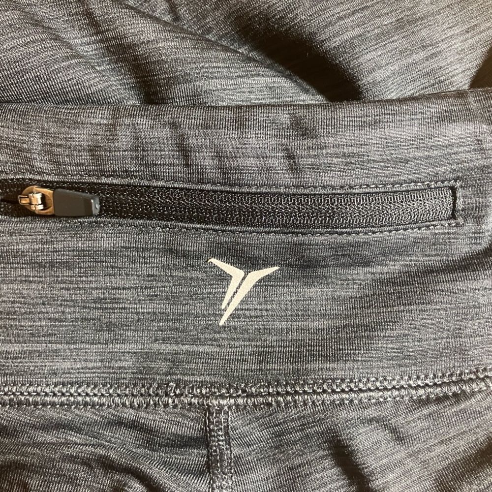 Old Navy Active go-dry, athletic leggings, excellent condition, medium - Picture 3 of 3